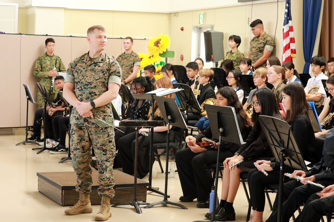 北谷町美浜にある海兵隊キャンプ・レスターでフレンドシップ音楽祭が開催されました。
