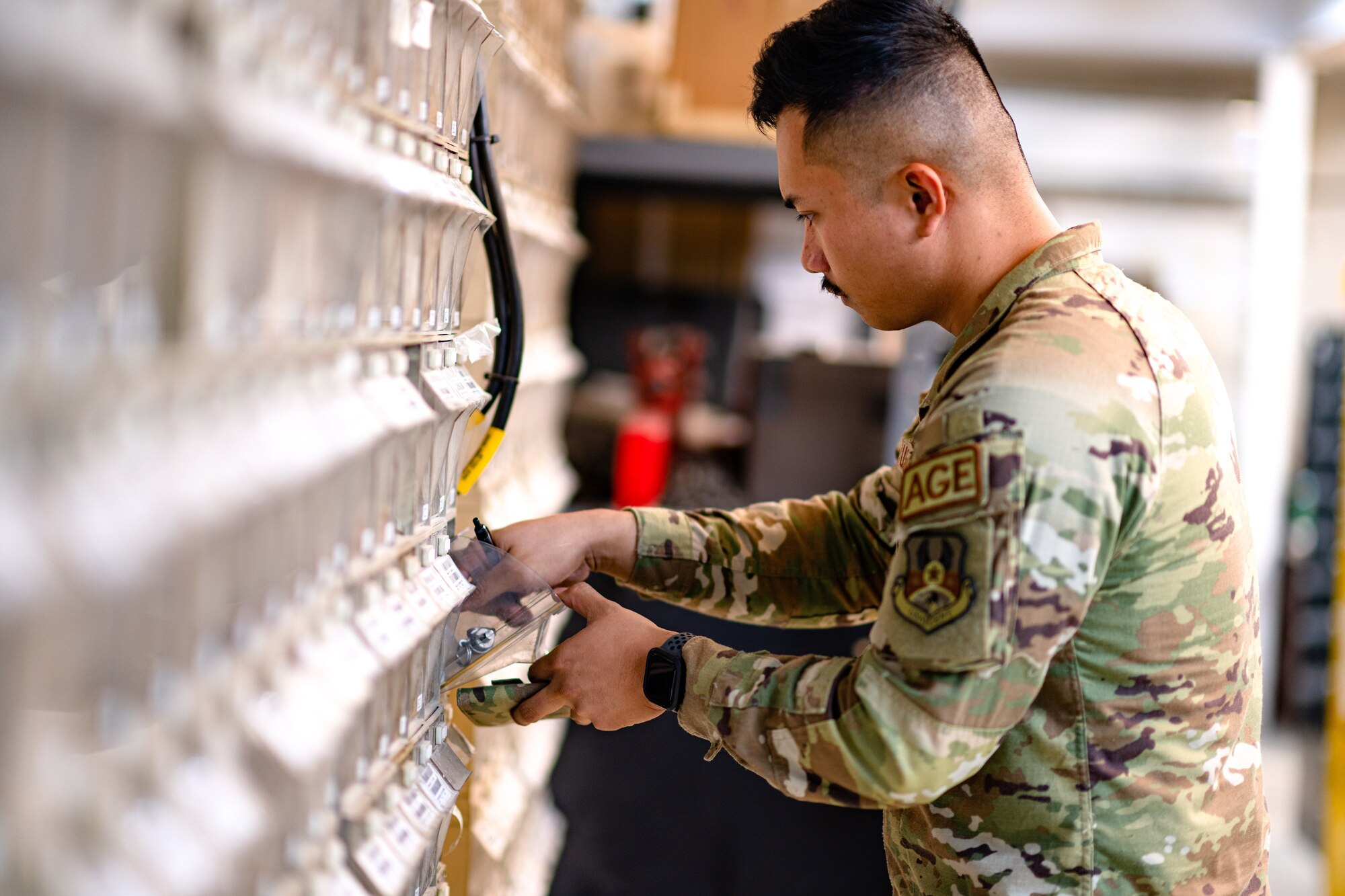 Photo of Airman sorting through tools