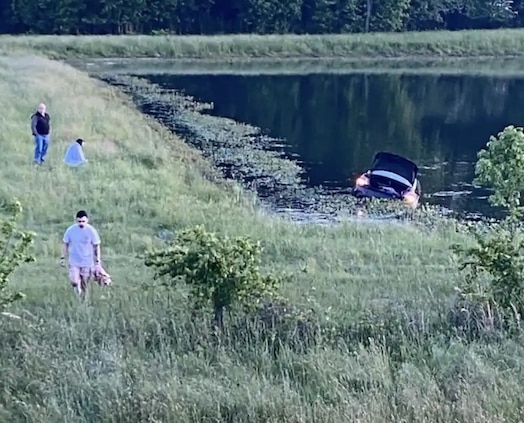 U.S. Air Force Tech Sgt. William Gonzalez (upper left) walks back to his car after saving a woman from her submerged vehicle off interstate 587 in North Carolina on May 4. Gonzalez stayed with the victim of the crash as well as eyewitnesses until first responders arrived to the scene. (Courtesy photo)