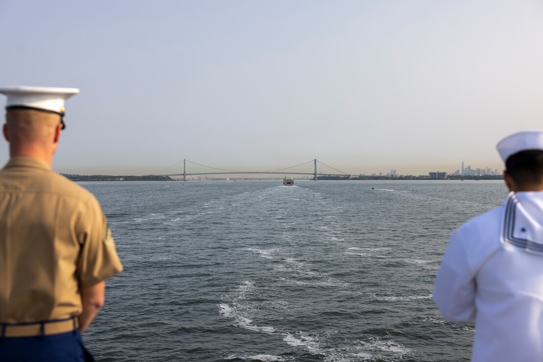 U.S. Marines and U.S. Navy Sailors with Special Purpose Marine Air-Ground Task Force – New York and Sailors with Wasp-Class Amphibious Assault Ship USS WASP (LHD-1), man the rails during the parade of ships as part of Fleet Week New York 2023 (FWNY 23), May 24, 2023. During FWNY 23 more than 3,000 service members from the Marine Corps, Navy, Coast Guard and our NATO allies from Great Britain, Italy and Canada are engaging in special events throughout New York City and the surrounding Tri-State Region, showcasing the latest capabilities of today’s maritime services and connecting with citizens. FWNY events include free public ship tours, military static displays,and live band performances and parades. (U.S. Marine Corps photo by Lance Cpl. Jessica J. Mazzamuto)