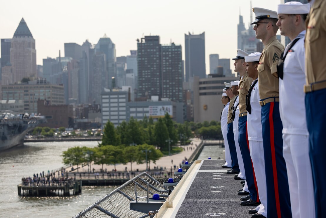 U.S. Marines and U.S. Navy Sailors with Special Purpose Marine Air-Ground Task Force – New York and Sailors with Wasp-Class Amphibious Assault Ship USS WASP (LHD-1), man the rails during the parade of ships as part of Fleet Week New York 2023 (FWNY 23), May 24, 2023. During FWNY 23 more than 3,000 service members from the Marine Corps, Navy and Coast Guard and our NATO allies from Great Britain, Italy and Canada are engaging in special events throughout New York City and the surrounding Tri-State Region, showcasing the latest capabilities of today’s maritime services and connecting with citizens. FWNY events include free public ship tours, military static displays, and live band performances and parades. (U.S. Marine Corps photo by Lance Cpl. Jessica J. Mazzamuto)