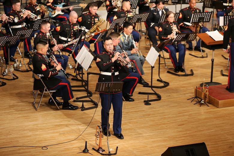 今年の第三海兵遠征軍音楽隊のスプリングコンサートはゲストに世界的に有名なブラスクインテット、ボストンブラスを迎え友情出演で陸上自衛隊第１５音楽隊と南西航空音楽隊が参加する豪華なイベントとなりました。