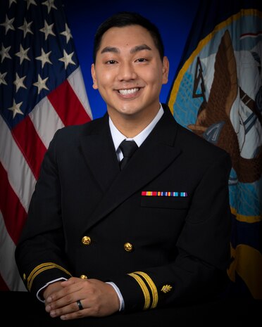 Navy Lt. (Dr.) Jeremy Tran, an orthopedic resident at Walter Reed, placed third in the Basic Science or Animal Research Trainee Category in the 38th Annual Navy-wide Academic Research Competition held May 16.