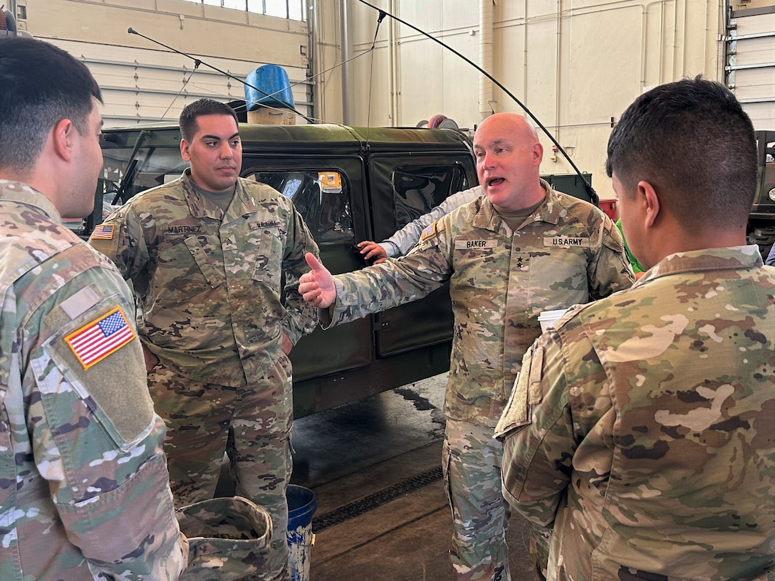 88th Readiness Division commander recognizes Soldiers at Army Reserve facility in Illinois