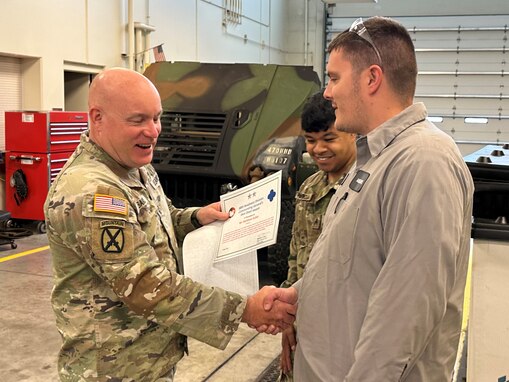 88th Readiness Division commander recognizes Soldiers at Army Reserve facility in Illinois