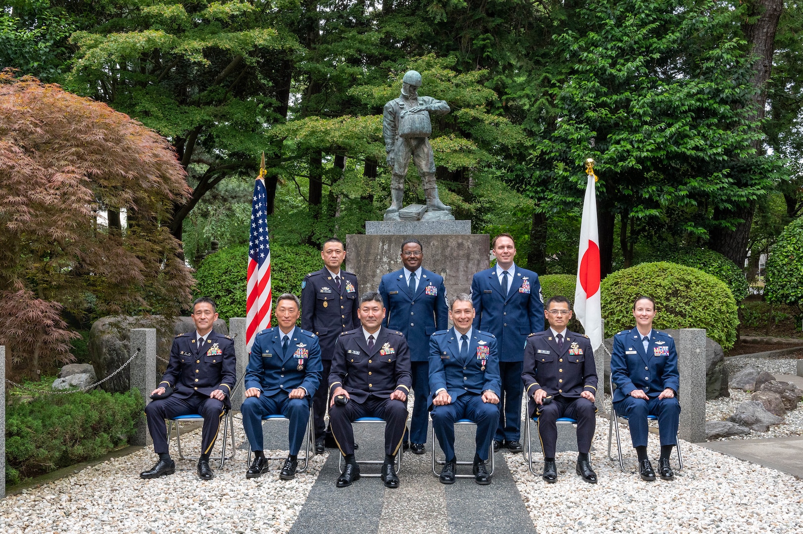 Yokota, JGSDF leaders exchange Co-Op awards