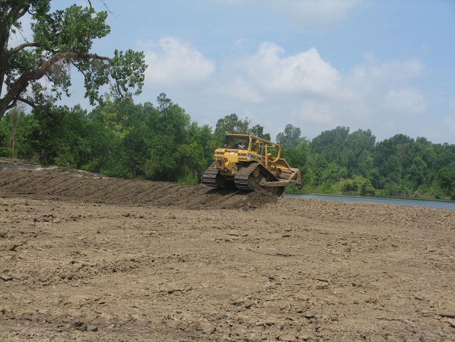 With a rise in the river forecasted, Corps of Engineers crews construct a temporary loop levee around a scour hole at the Birds Point-New Madrid Floodway middle inflow/outflow crevasse on June 22 to prevent additional water from entering the floodway.