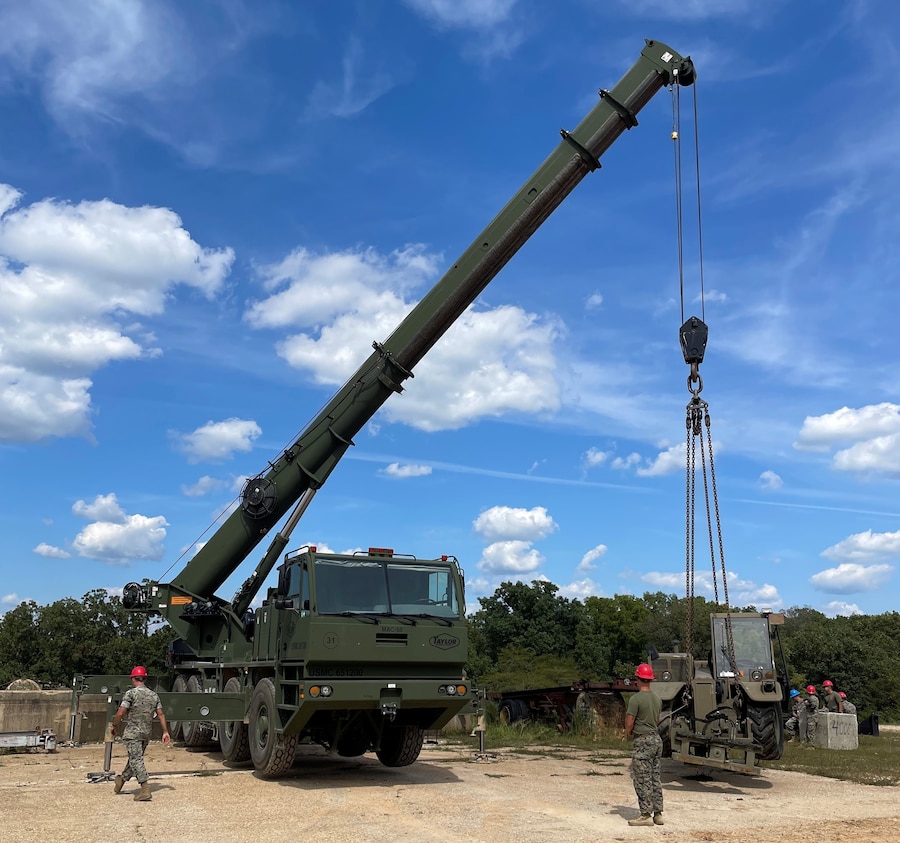 Students from NCO Operators Course 2-23 getting some stick time on the MAC50.