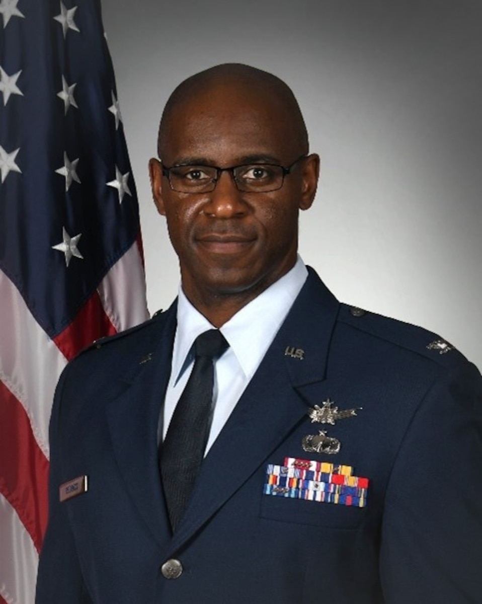 official photo of Colonel Vernon F. Reddick
