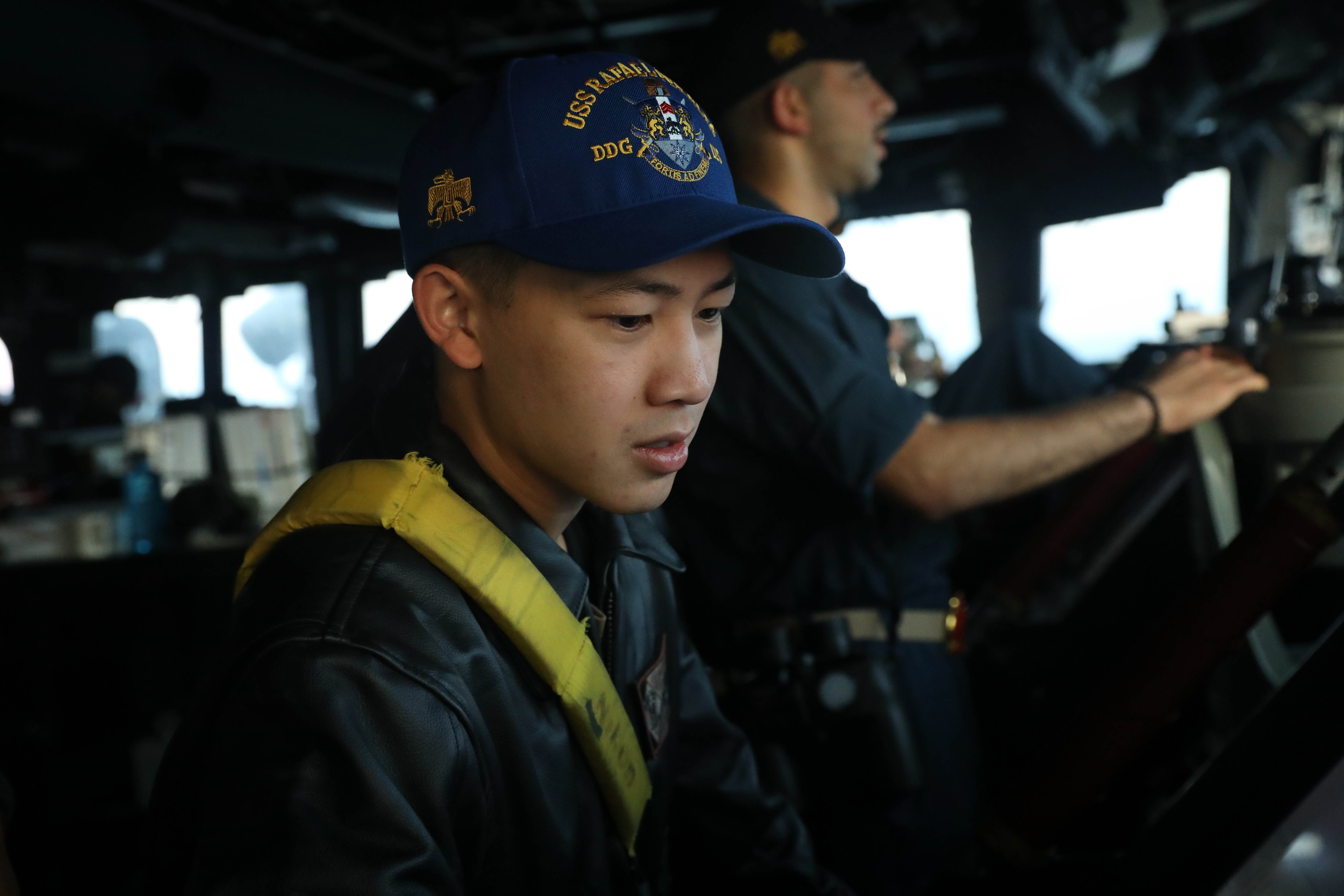 7th Fleet Destroyer and Royal Canadian Navy Frigate Transit Taiwan ...