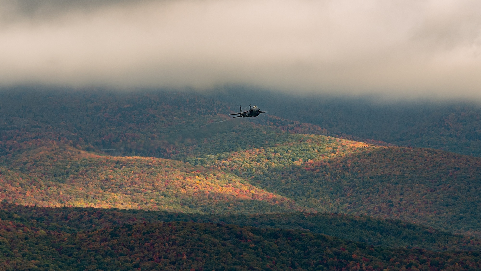 An F-15E Strike Eagle assigned to the 4th Fighter Wing flies over the Appalachian Mountains near Linville, North Carolina, Oct. 16, 2023. The 4th Fighter Wing performs routine flight training to ensure that they are able to project agile combat airpower for the United States and its allies. (U.S. Air Force photo by Airman 1st Class Rebecca Sirimarco-Lang)