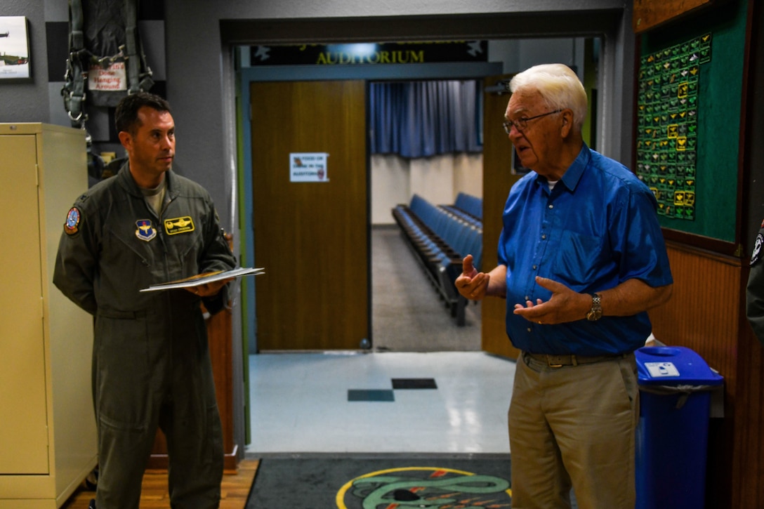 Air Force wing commander talks to Norwegian man.