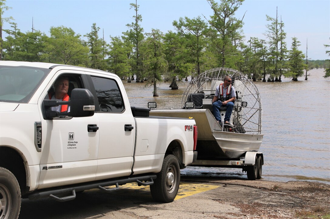Airboat launching