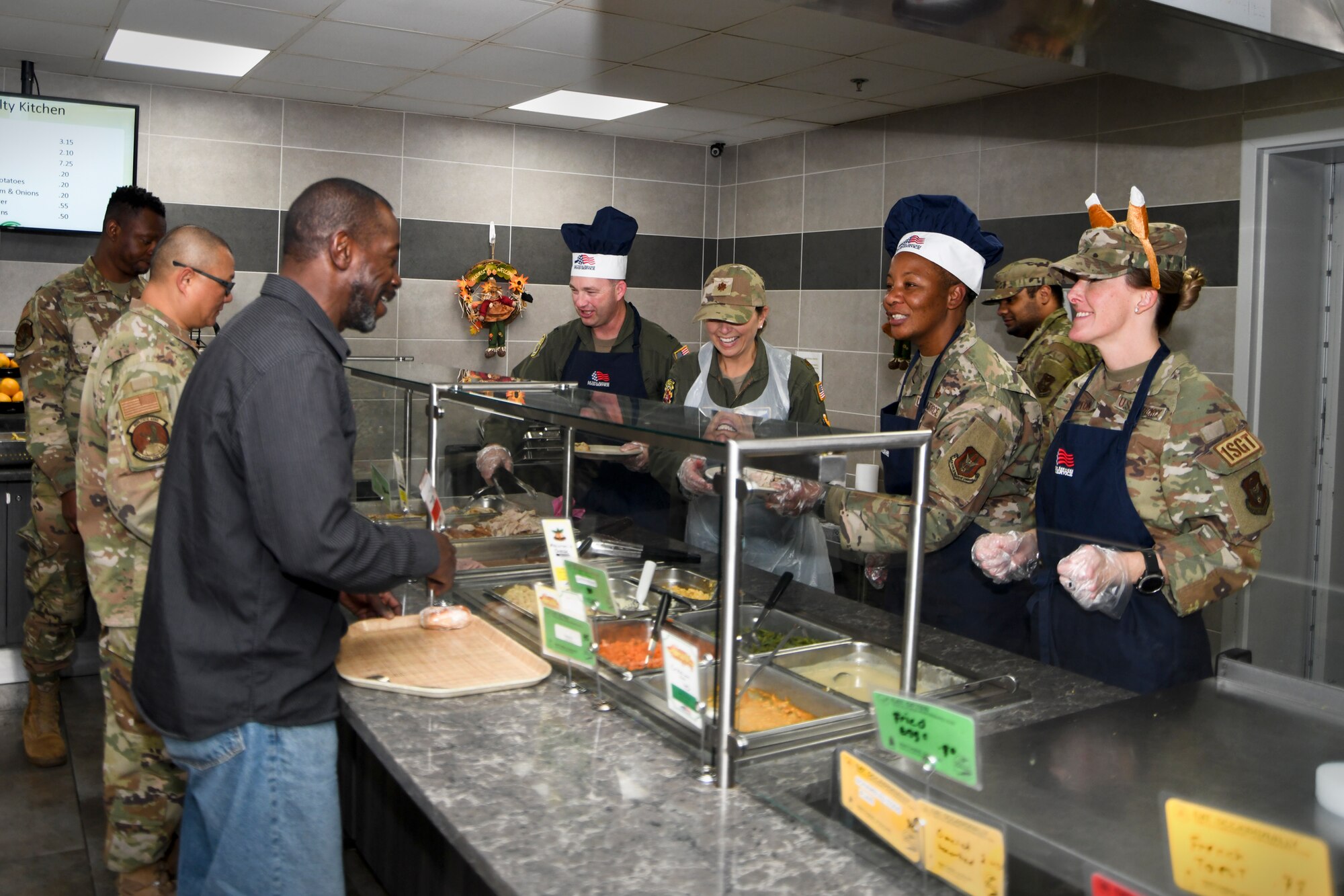Airmen served holiday meal