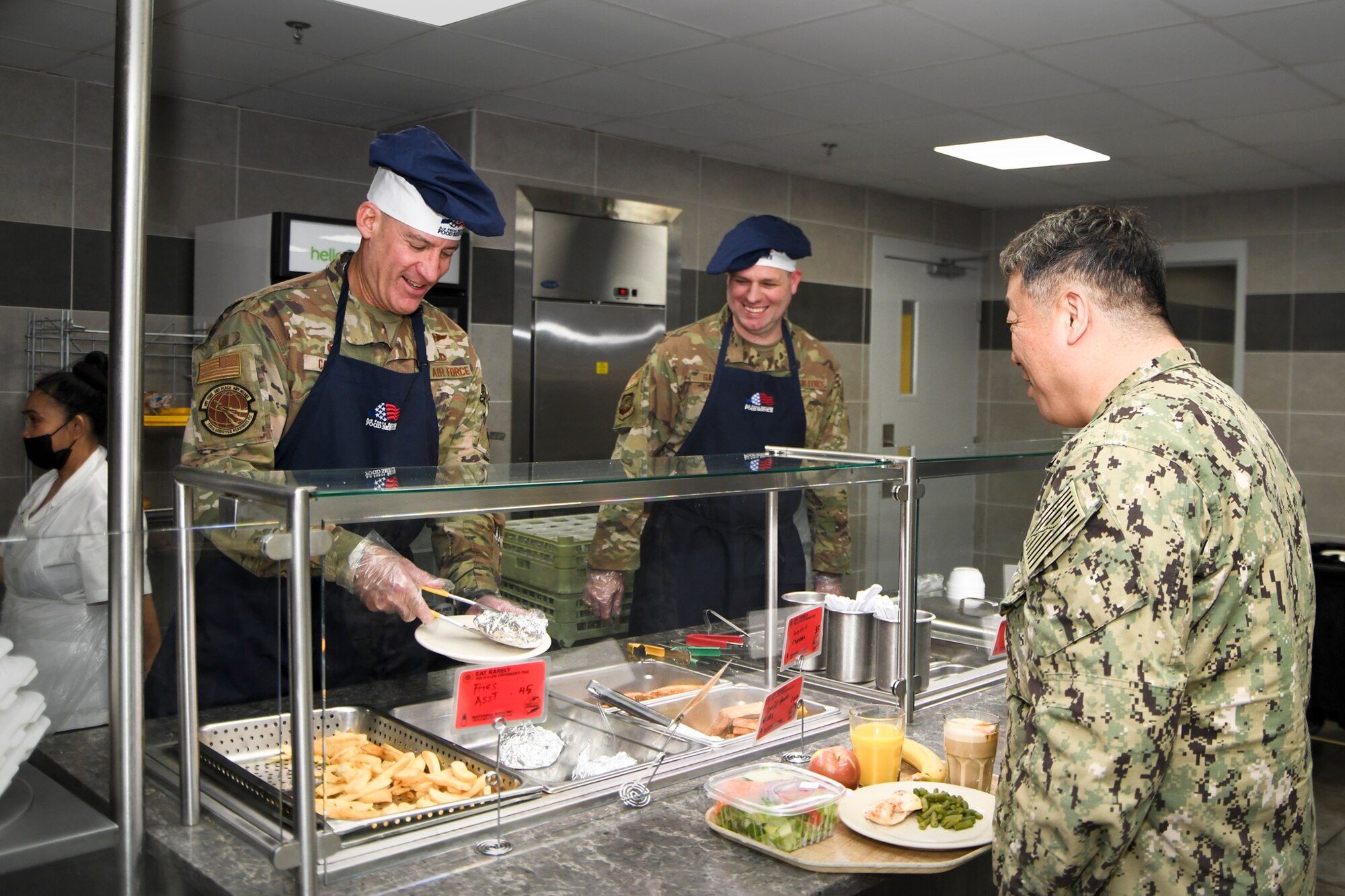 Airmen served holiday meal