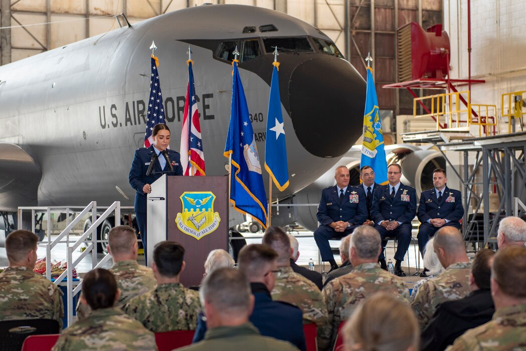 Powers takes command of the 121st ARW