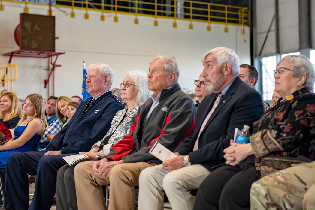 Powers takes command of the 121st ARW