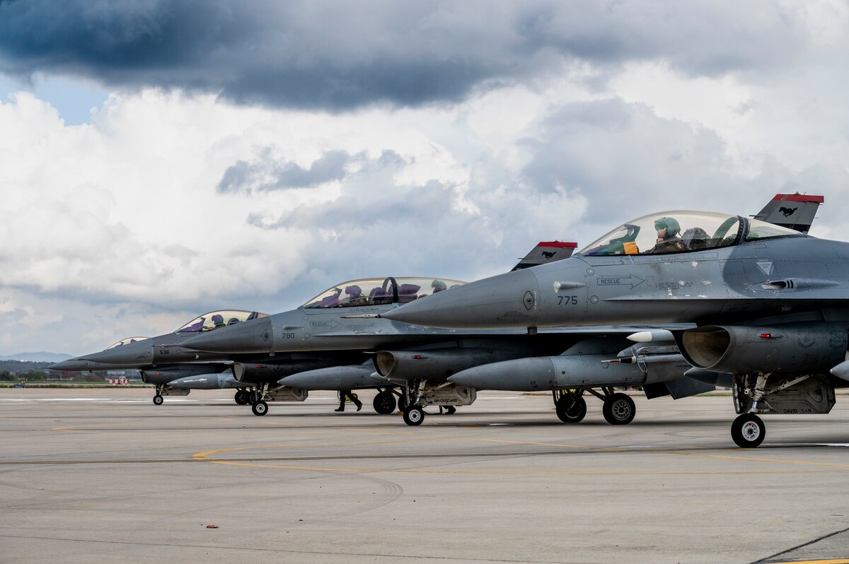 US Air Force completes first commercial air-to-air refueling of fighter