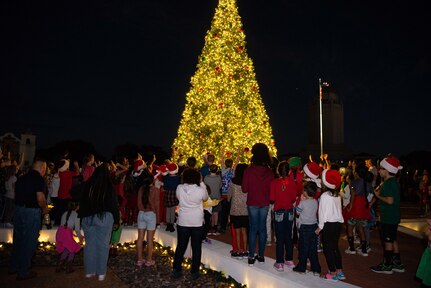 Holiday tree lighting