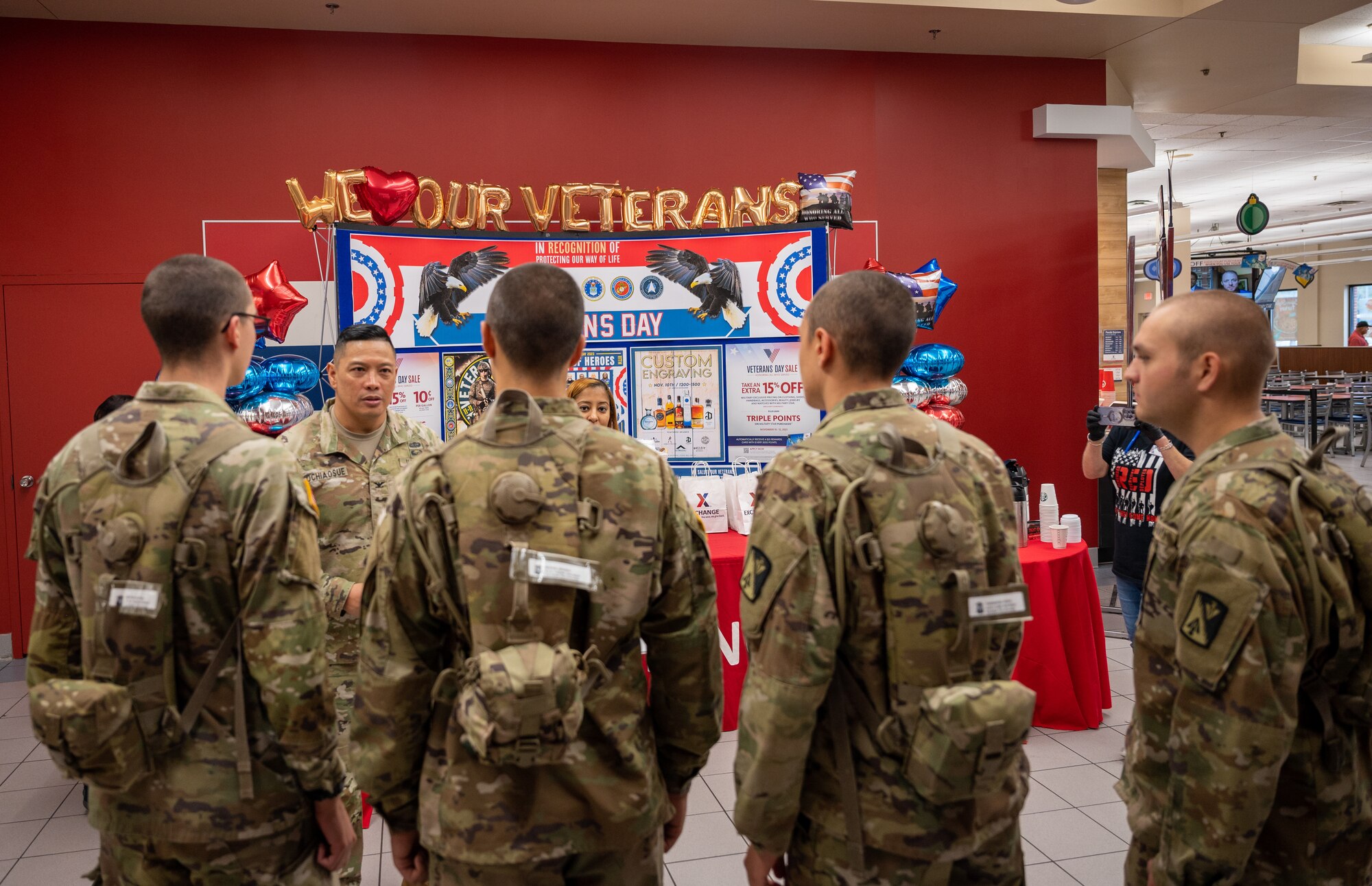 Army Colonel talks to troops