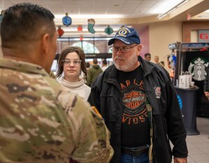 Army Colonel thanks Air Force veteran for his service