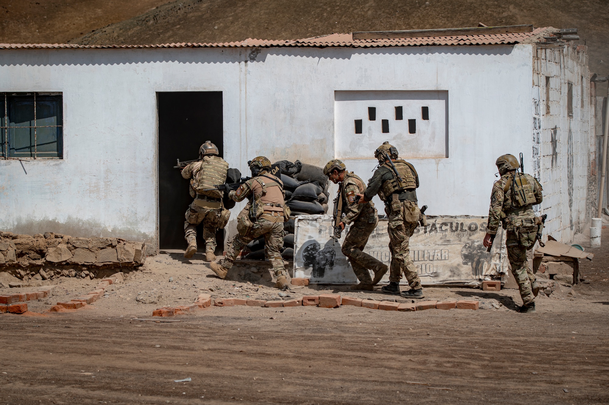U.S. Air Force operators assigned to the Kentucky Air National Guard’s 123rd Special Tactics Squadron conduct a casualty evacuation training scenario with the U.S. Army’s 7th Special Forces Group, Peru’s Defensa y Operaciones Especiales and other Special Operations Forces assets during exercise Resolute Sentinel 23 in Peru, July 20, 2023. Resolute Sentinel improves readiness of U.S. and partner nation military and interagency personnel through joint defense interoperability training, engineering projects and knowledge exchanges. (U.S. Air Force photo by Master Sgt. Chris Hibben)