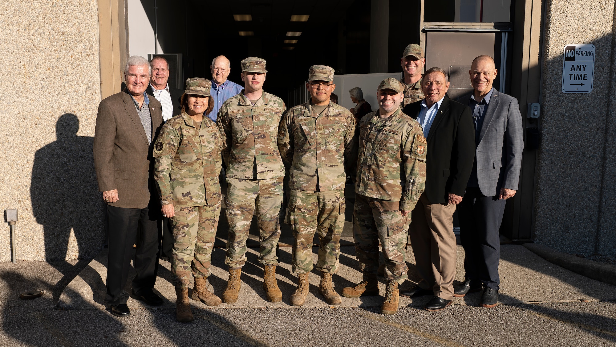 CMSAF tours AFRL during visit to Wright-Patterson AFB > Air Force ...