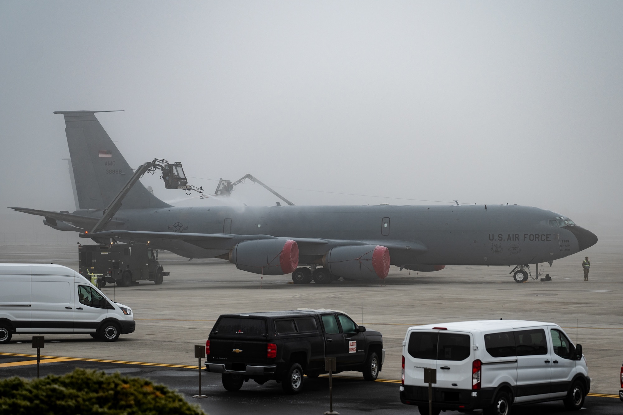KC-135 Startotanker gets de-iced