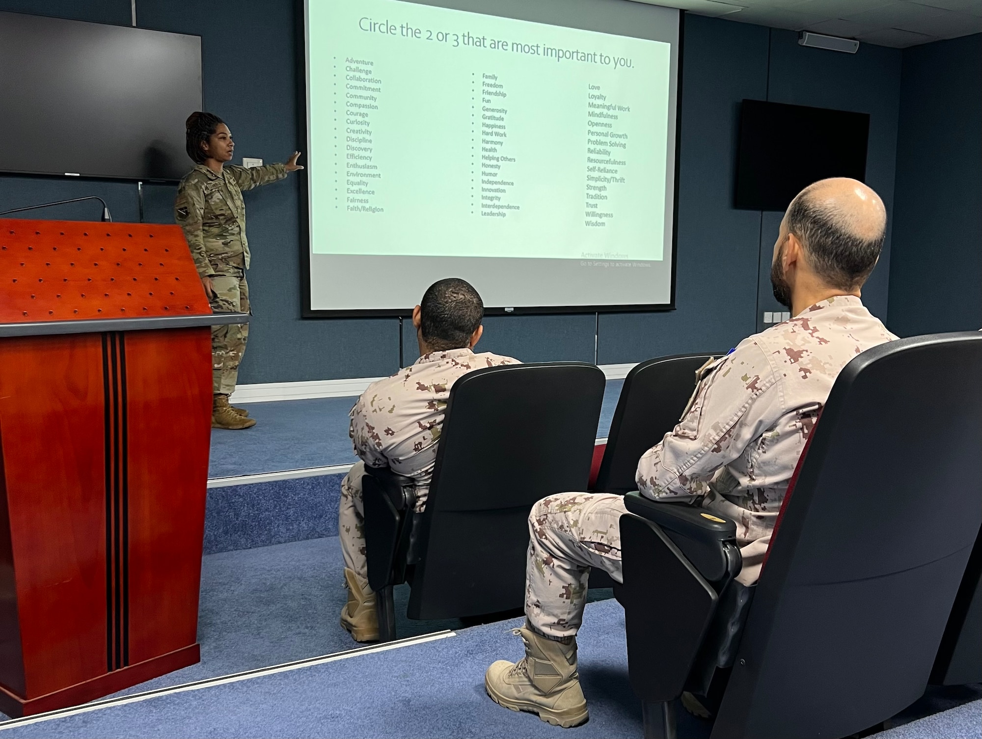 Tech. Sgt. Ebony Jeffries, Barnes Center for Enlisted Education instructor, goes over curriculum with United Arab Emirates Air Force students during a professional military education class in UAE, Oct. 24, 2023. Five BCEE instructors traveled to the UAE to deliver the noncommissioned officer leadership PME, Oct. 2 to Oct. 28, 2023. (Courtesy photo)