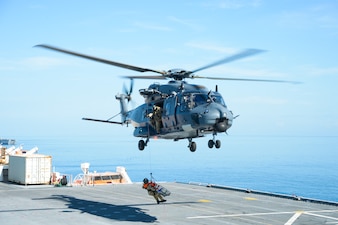 The Royal New Zealand Air Force trains aboard USNS Mercy (T-AH 19) off of Honiara, Solomon Islands.
