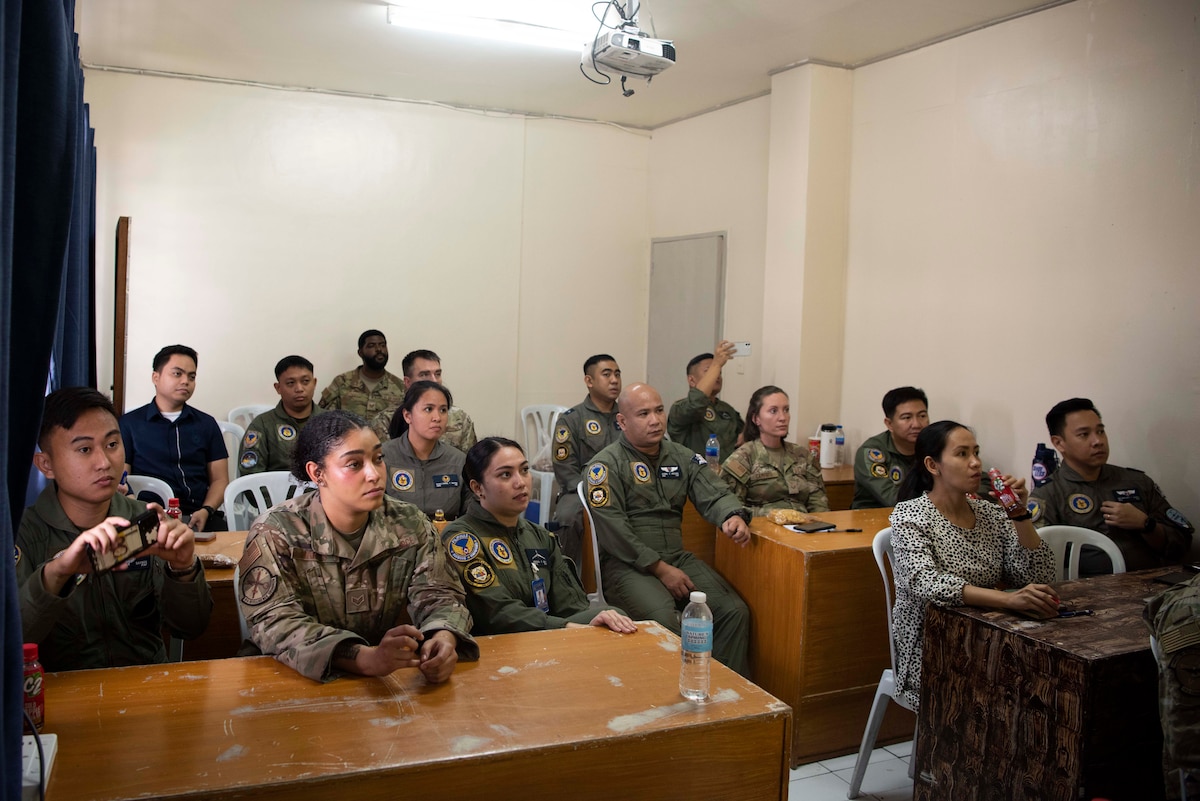 Photo of US Air Force and Philippine Air Force service members