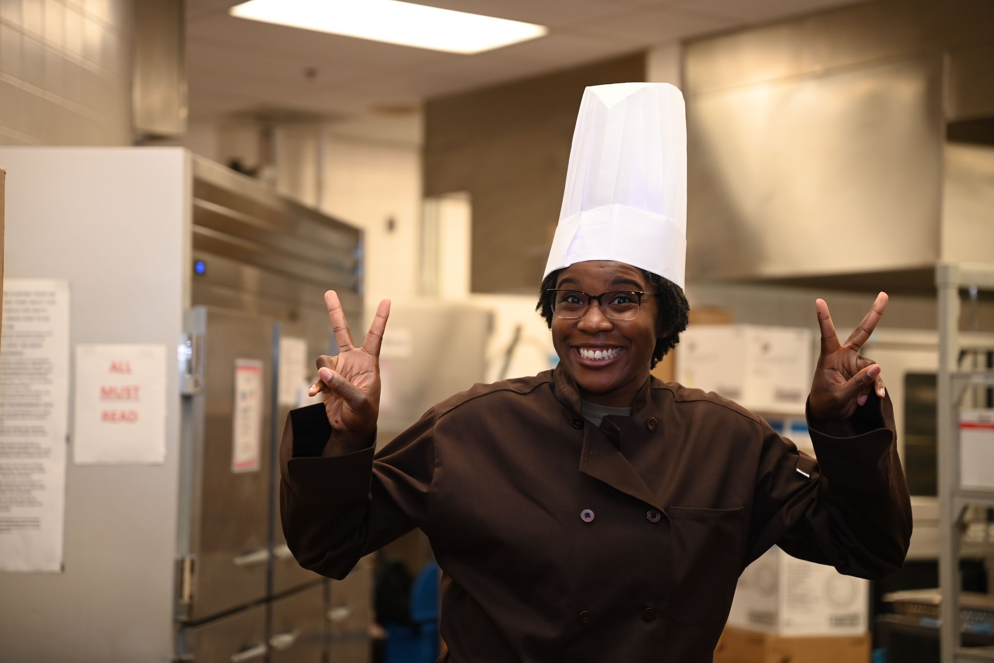 U.S. Air Force Maj. Anita Sims, 17th Contracting Squadron commander, prepares to serve lunch Thanksgiving day at the Western Winds Dining Facility, Goodfellow Air Force Base, Texas, Nov. 23, 2023. Sims and other permanent party members of the 17th Training Wing showed their appreciation for service members in the area. (U.S. Air Force photo by Airman 1st Class Evelyn J. D’Errico)