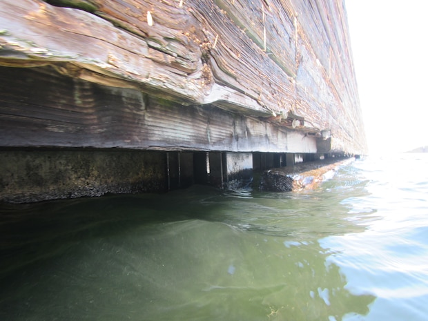 Progress photo of the floating guidewall replacement project for Lower Granite Navigation Lock