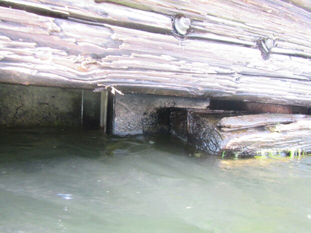 Progress photo of the floating guidewall replacement project for Lower Granite Navigation Lock