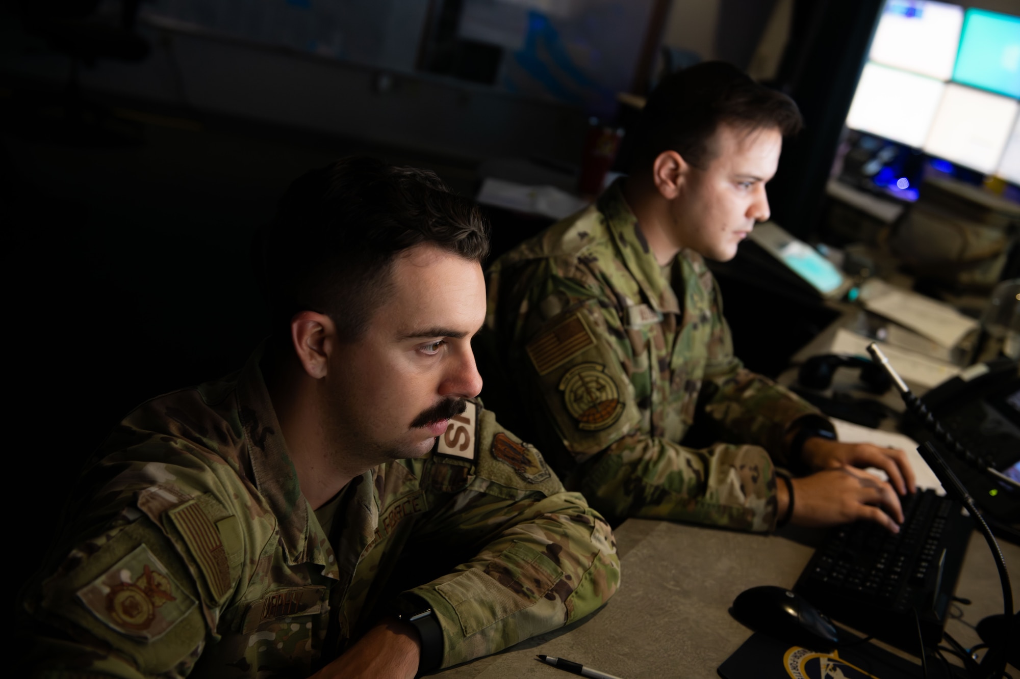 Airmen use computers.