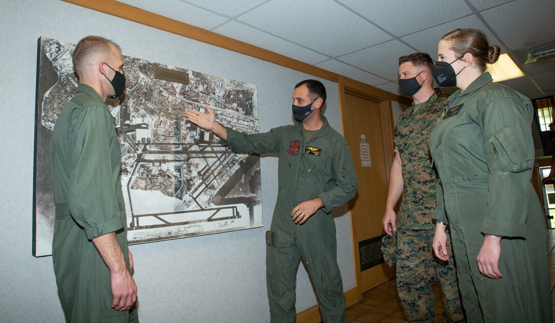 U.S. Marine Corps Capt. Nicholas M.B. Patinos, center left, briefs U.S. Marines supporting Keen Edge at Joint Base Pearl Harbor-Hickam, Hawaii, Feb. 1, 2022. Exercise Keen Edge is a joint, bilateral command post exercise designed to facilitate interaction between and improve the interoperability of U.S. Forces and the Japan Self-Defense Forces. Keen Edge proves our ability to effectively and mutually respond to a regional crisis situation that might have direct and immediate impact on both countries. The U.S. and Japan Alliance is the cornerstone of peace and security in the Indo-Pacific, supporting a rules-based international order that promotes regional stability and prosperity.  (U.S. Marine Corps photo by Cpl. Benjamin M. Whitehurst)