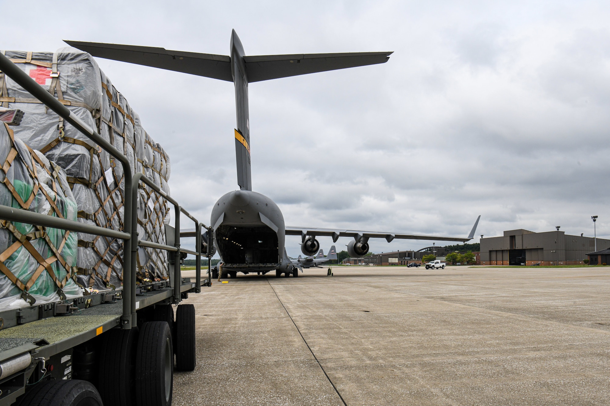 A 452nd Air Mobility Wing C-17 Globemaster III from March Air Reserve Base, California, is prepped to receive cargo at Youngstown Air Reserve Station, Ohio, Sept. 9, 2023.