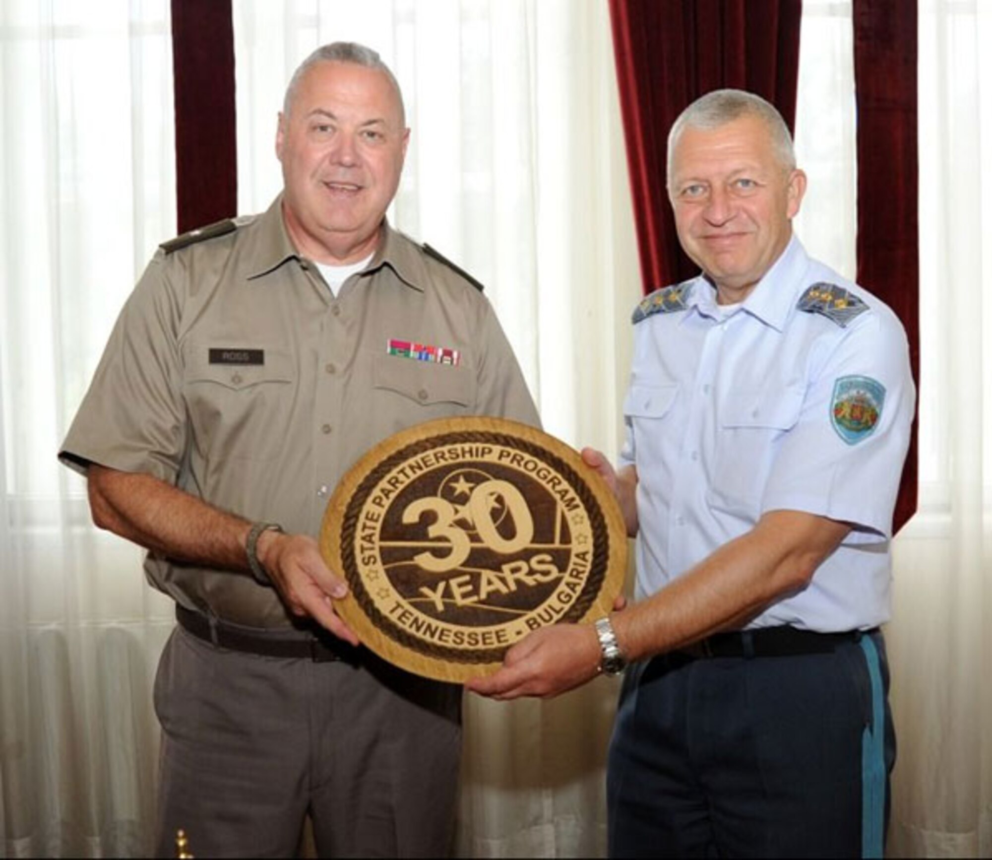 Brig. Gen. Warner Ross, Tennessee’s adjutant general, presents Lt. Gen. Tsanko Stoykov, Bulgaria’s deputy chief of defense, with a plaque marking the 30-year partnership between the Tennessee National Guard and the Bulgarian Armed Forces in Sofia, Bulgaria, Sept. 28, 2023.