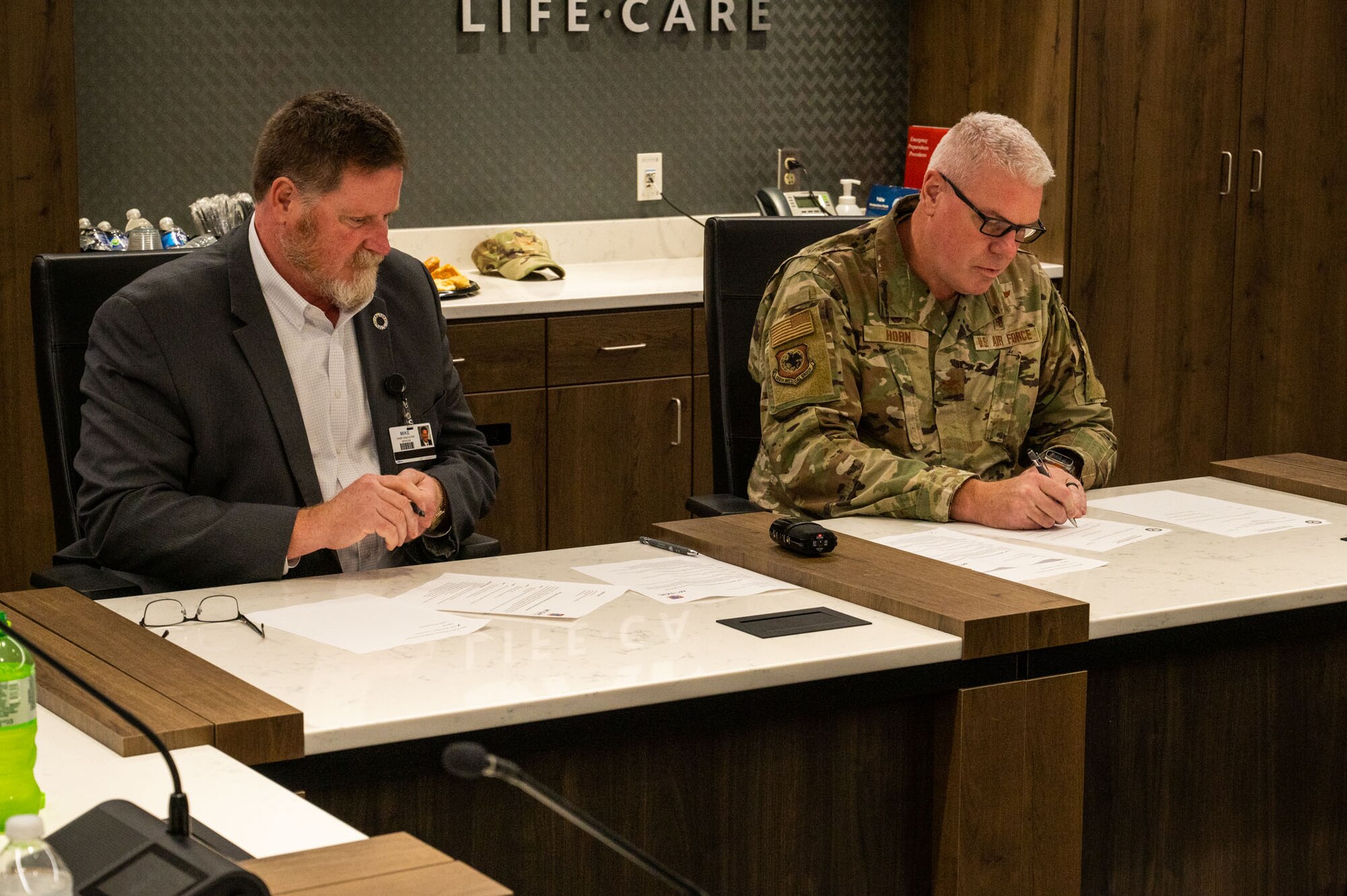 The 139th Airlift Wing and Mosaic Life Care signed a training agreement at Mosaic Life Care, St. Joseph, Missouri, October 2, 2023. The agreement will provide the wing’s medical Airmen with another opportunity to maintain their clinical requirements as medics. (U.S. Air National Guard photo by Senior Airman Janae Masoner)