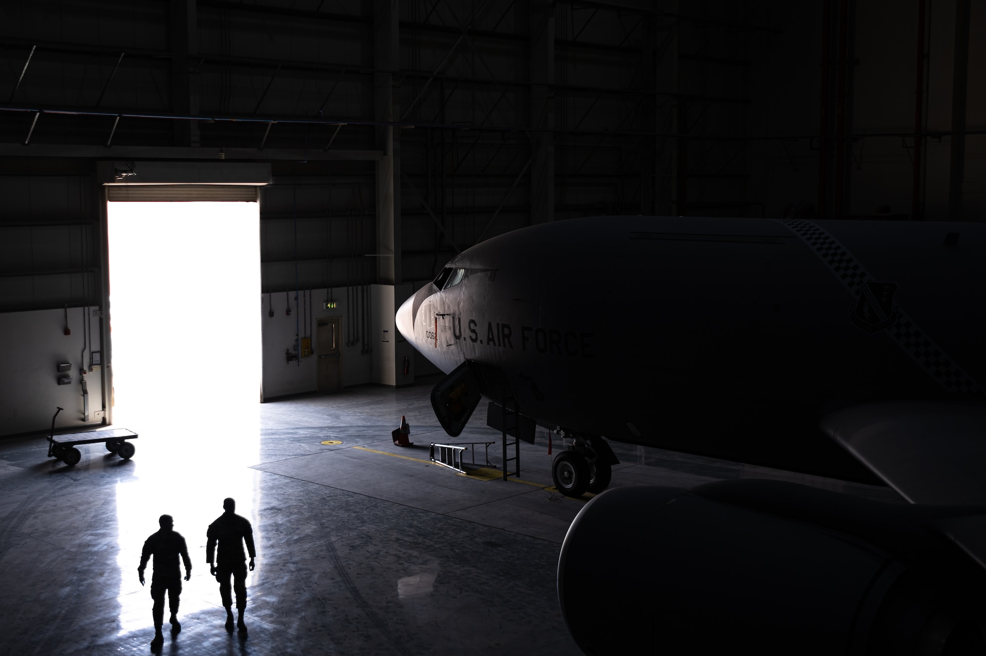 Airmen walking into a hangar