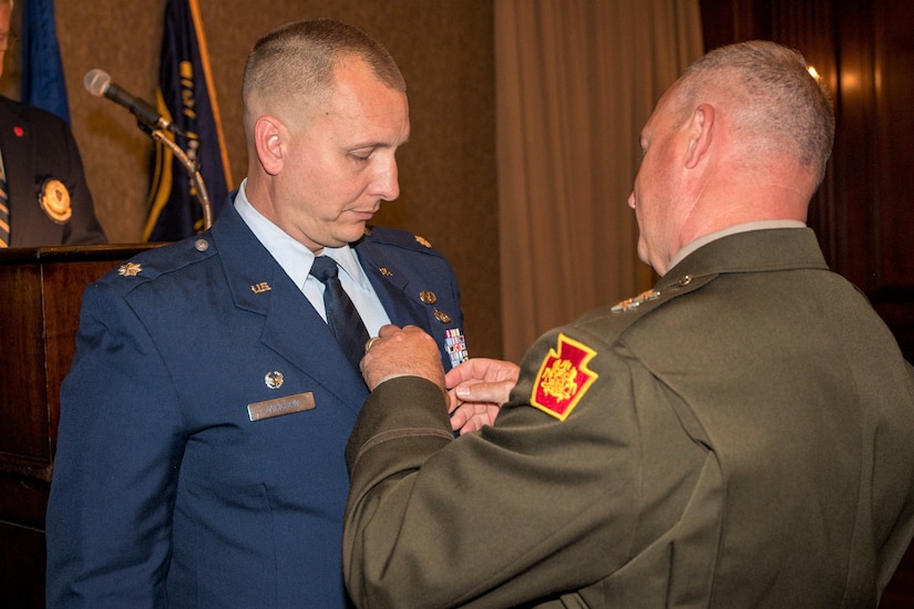 5 Pa. Guard members receive Catto Medal > Pennsylvania National Guard ...