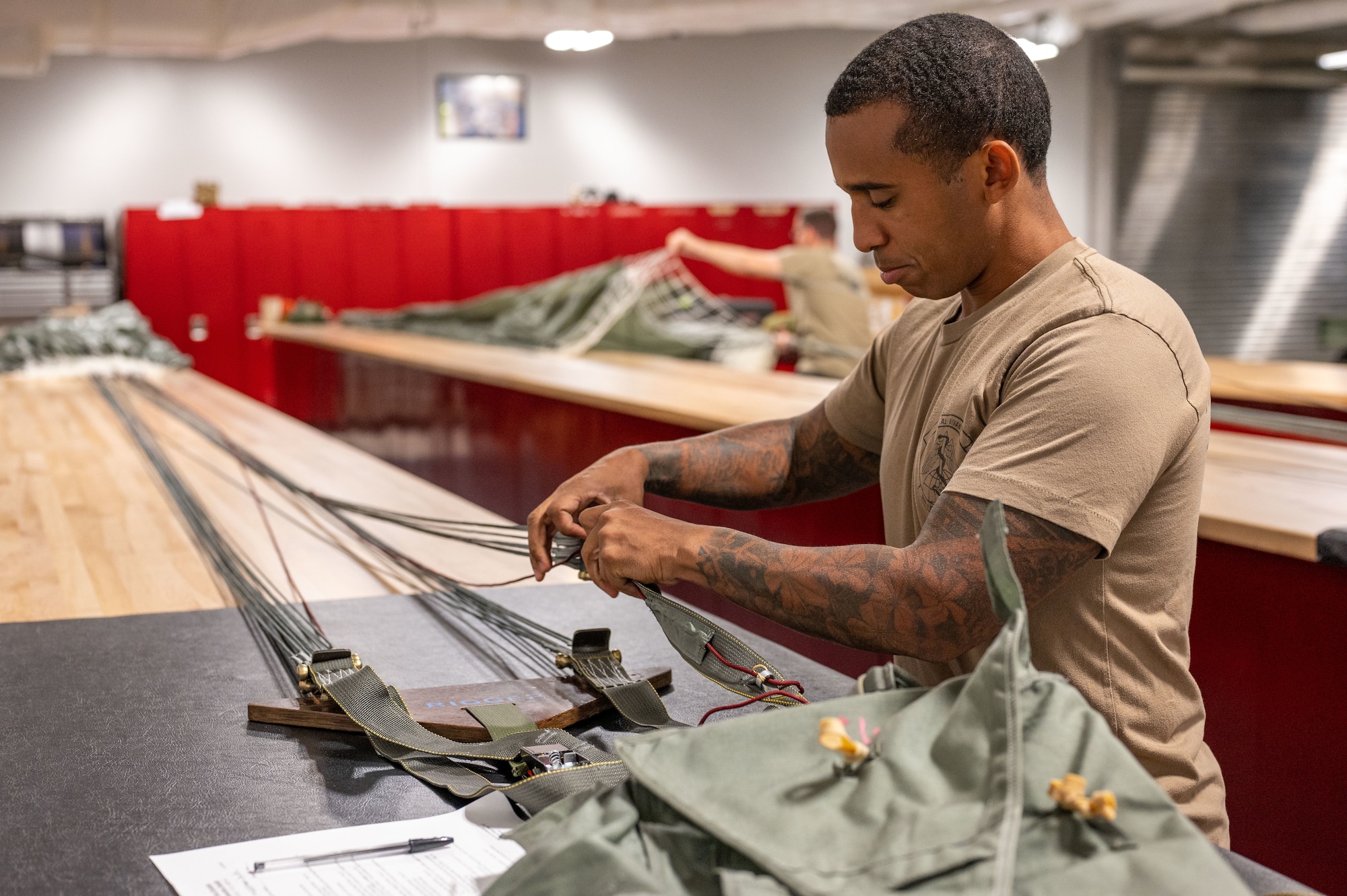 Rescue AFE Airmen become airborne qualified