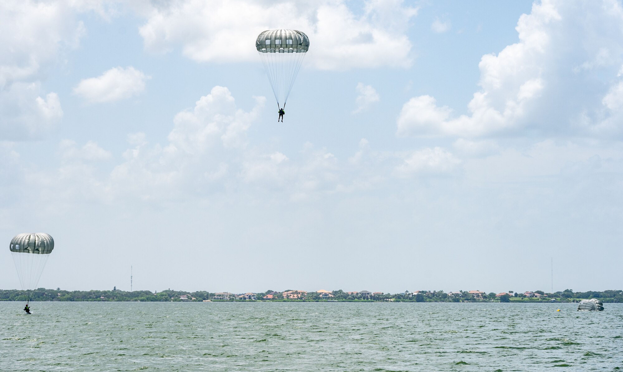 Rescue AFE Airmen become airborne qualified