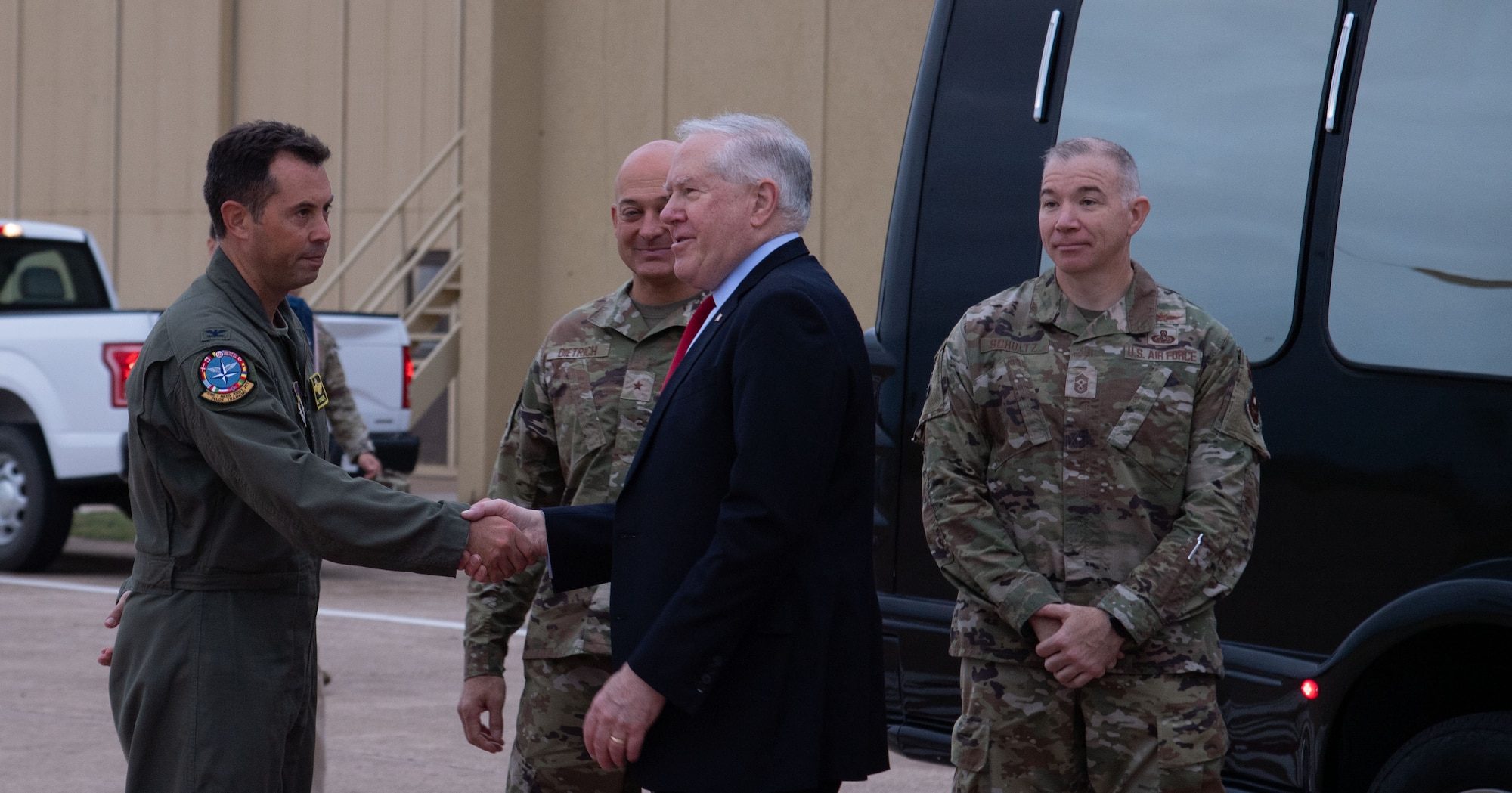 80th FTW Commander shakes SECAF's hand.