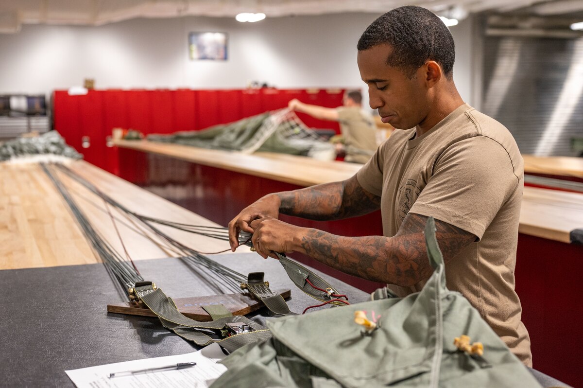 Rescue AFE Airmen become airborne qualified
