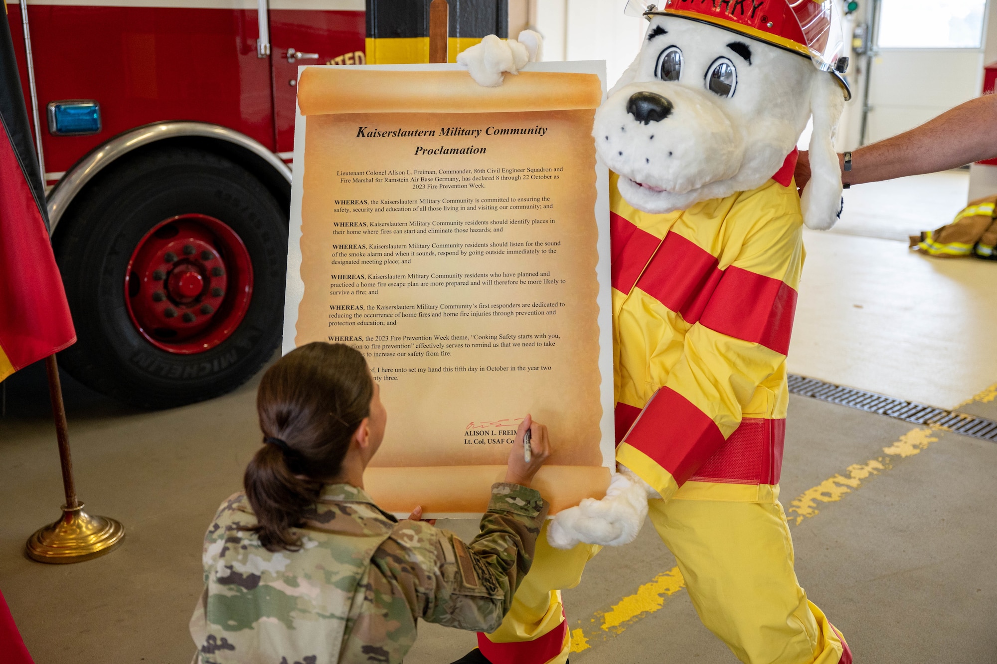 Commander signs the Kaiserslautern Military Community Proclamation poster.