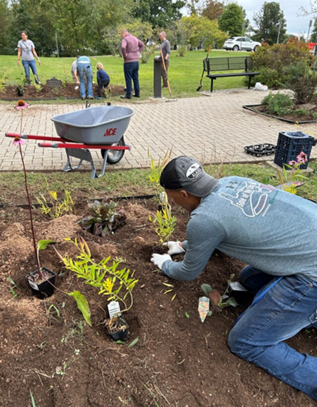 Army Reserve Soldiers, Civilian employees, and Families volunteer to weed, plant, and mulch pollinator gardens at the Office of the Chief, Army Reserve, on 29 September at Fort Belvoir, Va. The revitalization of the garden, as well as its initial install in 2017, was funded through a National Environmental Education Foundation (NEEF) grant for National Public Lands Day.