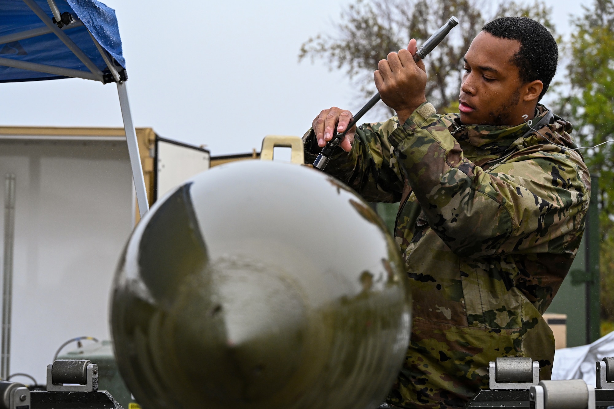 Airman 1st Class Daveon Palmer, 5th Munitions Squadron line delivery crew chief, builds a BLU-109 ordnance during Operation Tundra Swan at Minot Air Force Base, North Dakota, Oct. 3, 2023. During this exercise, the 5th MUNS practiced building ordnance for the F-15 Eagle, the F-16 Fighting Falcon and the B-52H Stratofortress. (U.S. Air Force photo by Airman 1st Class Alyssa Bankston)