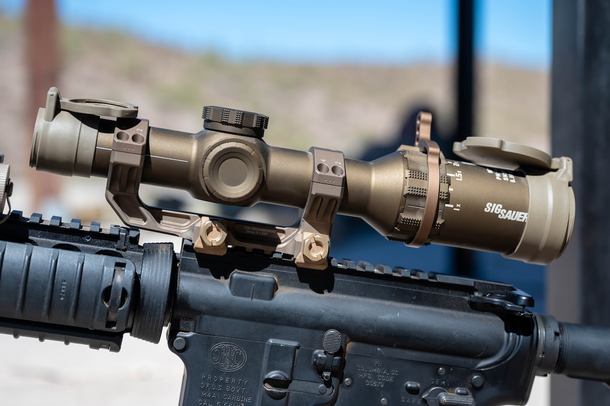 米軍フィールドタープ　BRAVO Surefire M640DFT Scout Light Pro Turbo - Weapon Light Wrap in