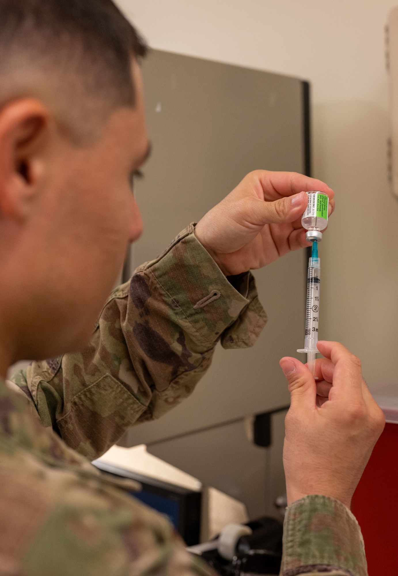 920th Aeromedical Staging Squadron administers flu shots